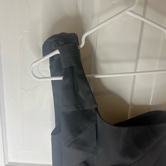 Vero Moda one-shoulder dress with beautiful bow detailing - Picture 2 of 4